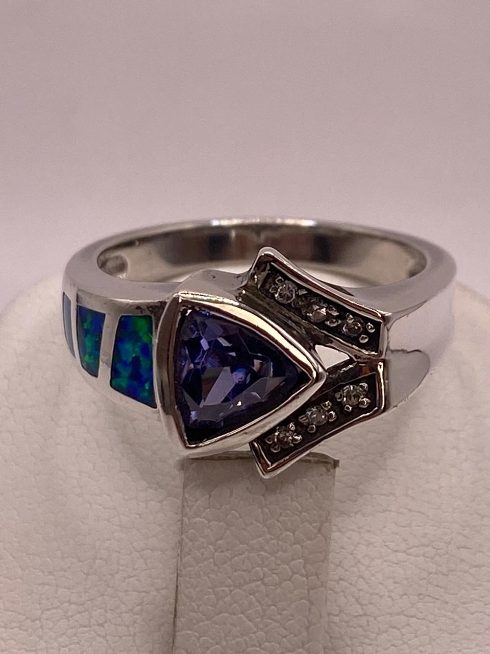 Anillo Contemporáneo Asimétrico con Ópalo de Fuego y Zirconia en Plata .925