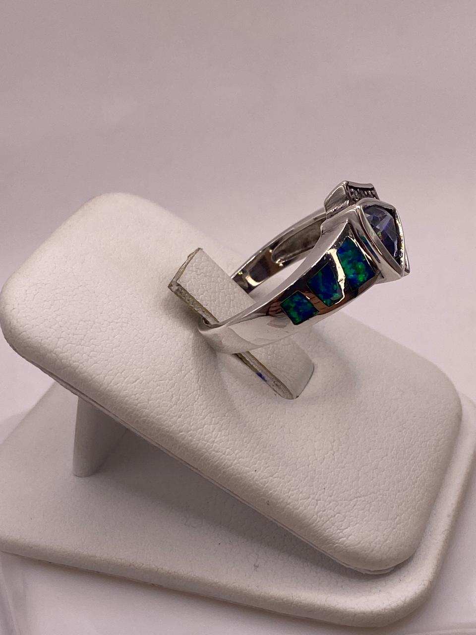 Anillo Contemporáneo Asimétrico con Ópalo de Fuego y Zirconia en Plata .925