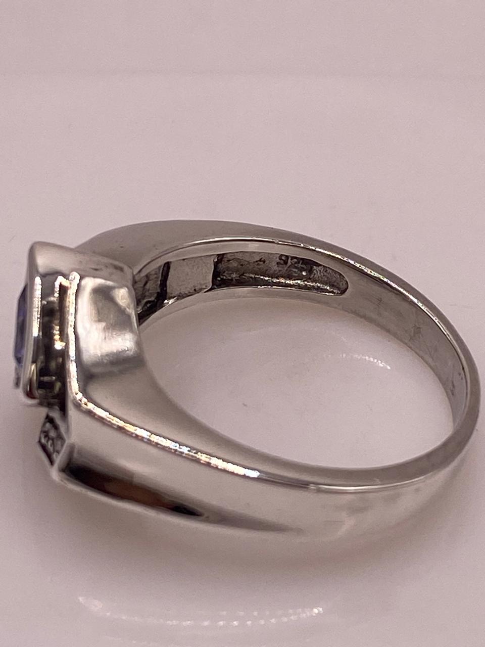 Anillo Contemporáneo Asimétrico con Ópalo de Fuego y Zirconia en Plata .925