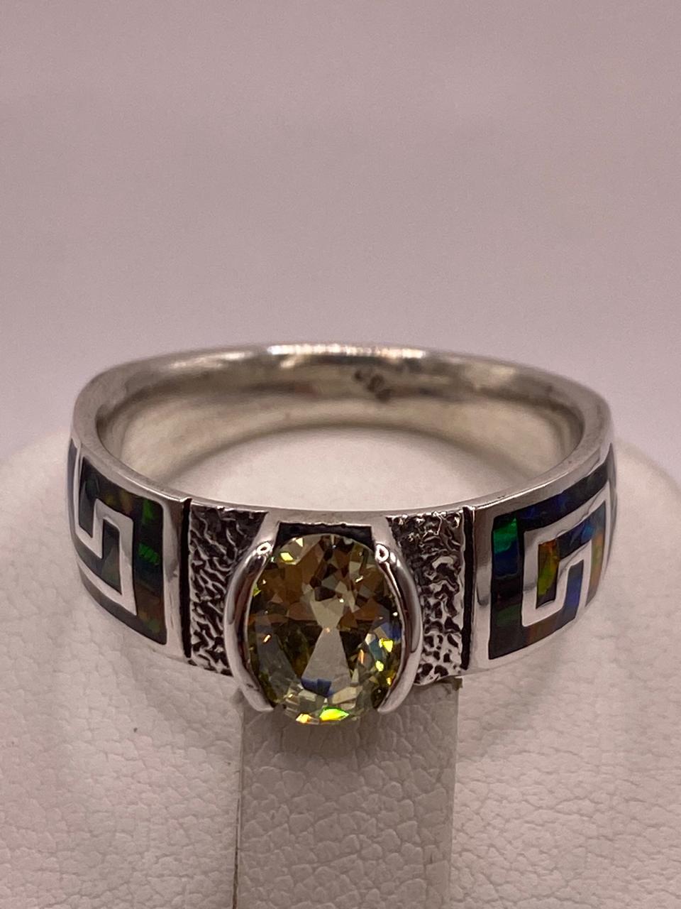 Anillo Contemporáneo Asimétrico con Ópalo de Fuego  y Zirconia en Plata .950