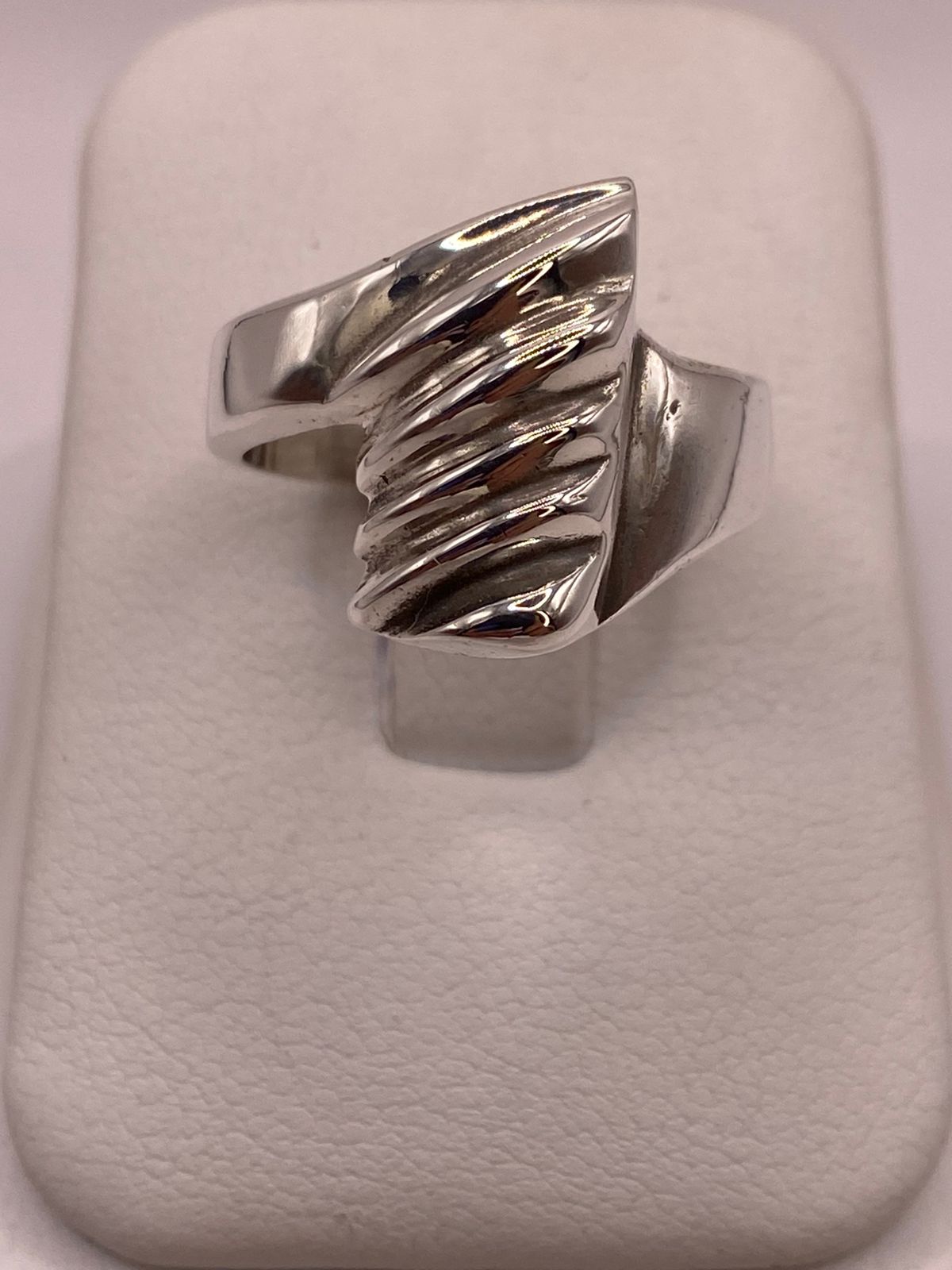 Anillo Contemporáneo Diagonal Texturizado en Plata .925