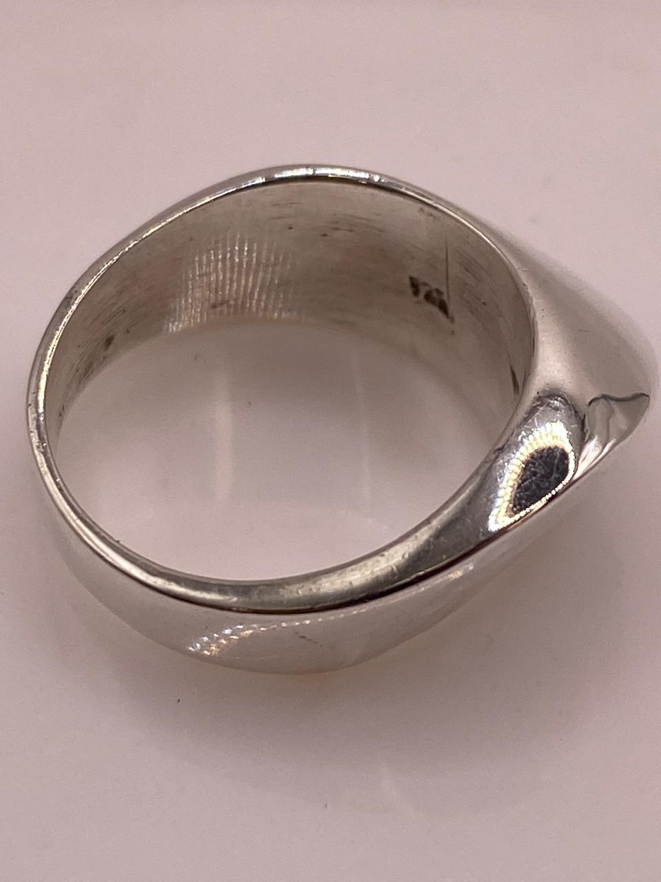 Anillo Contemporáneo Martillado en Plata .925