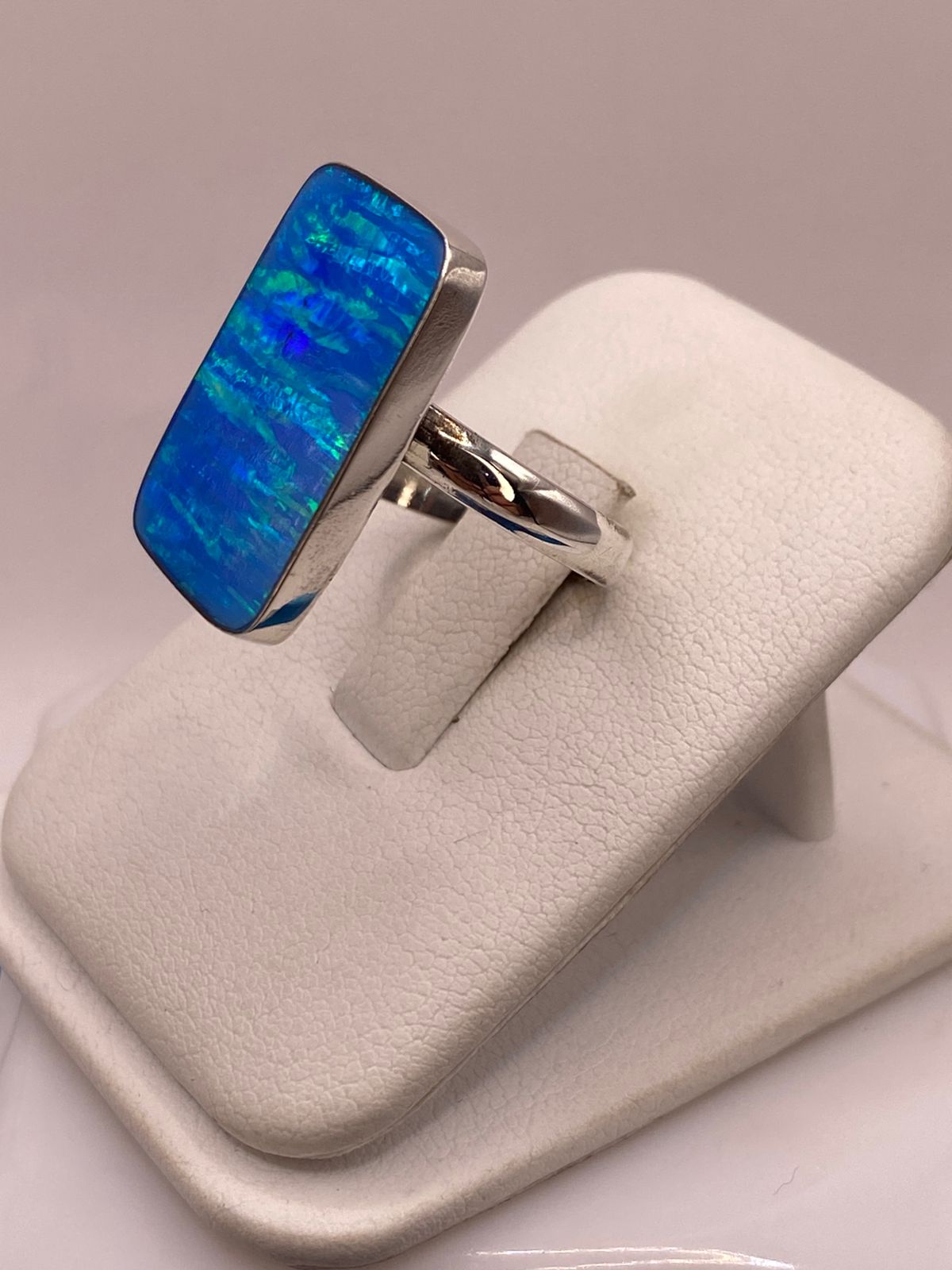 Anillo Contemporáneo de Ópalo de Fuego Azul 💙💚 en Plata .925