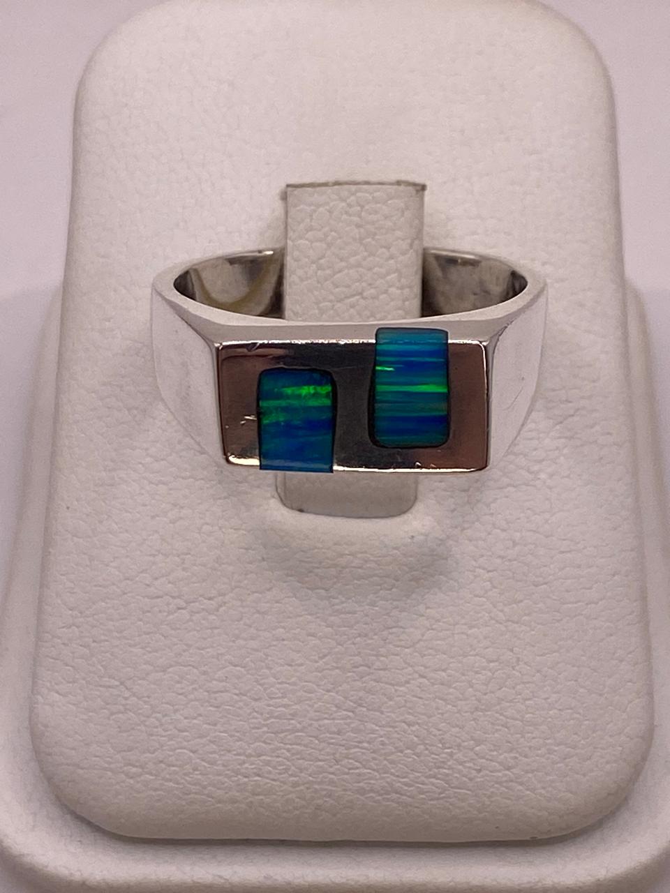 Anillo Contemporáneo con Ópalo de Fuego Azul‑verde en Plata .925