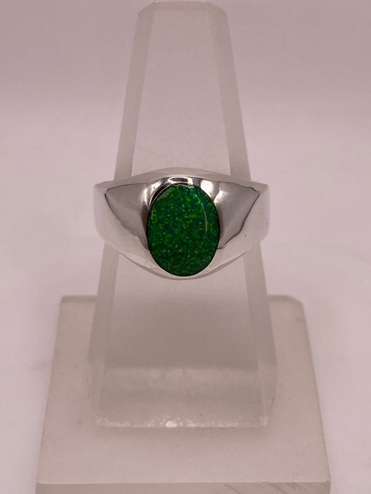 Anillo Contemporáneo con Ópalo de Fuego Verde en Plata .950