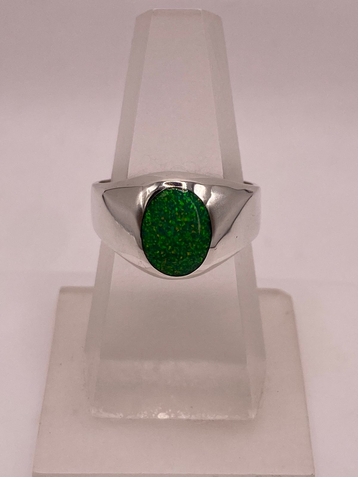 Anillo Contemporáneo con Ópalo de Fuego Verde en Plata .950
