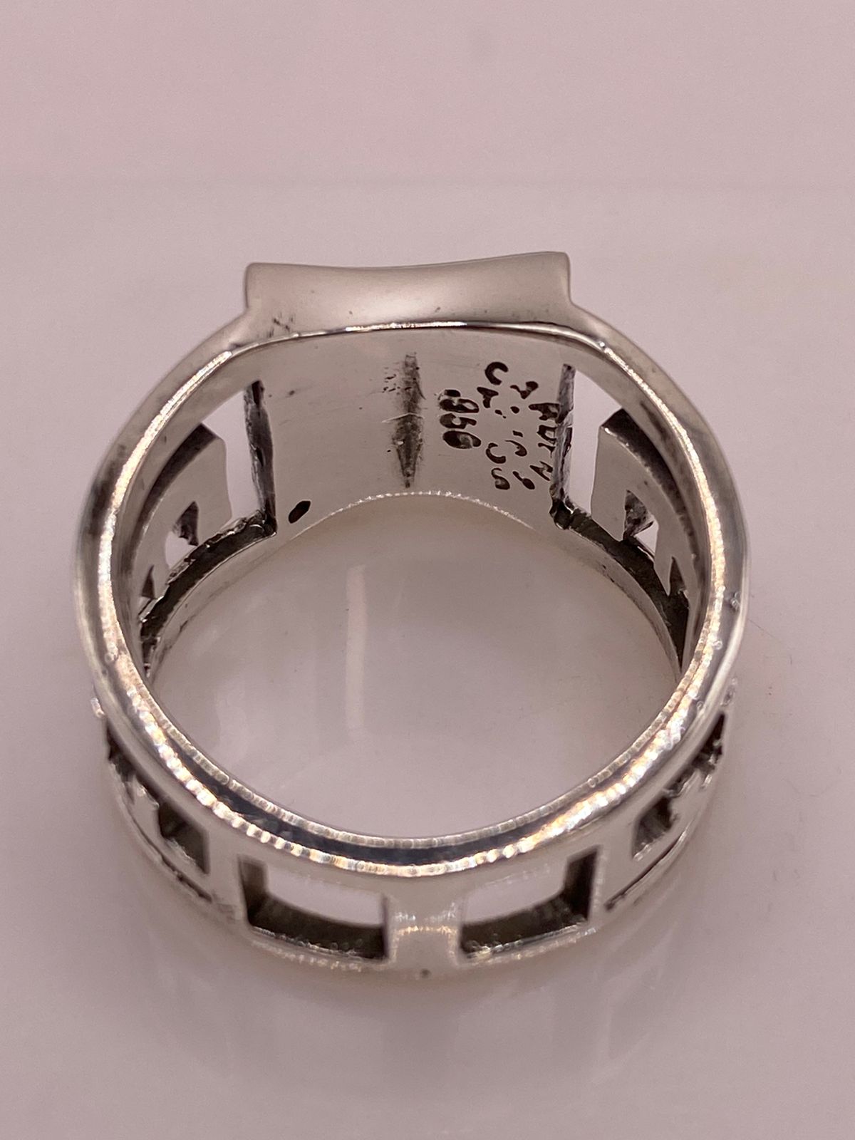 Anillo Contemporáneo con Ópalo de Fuego Verde en Plata .950