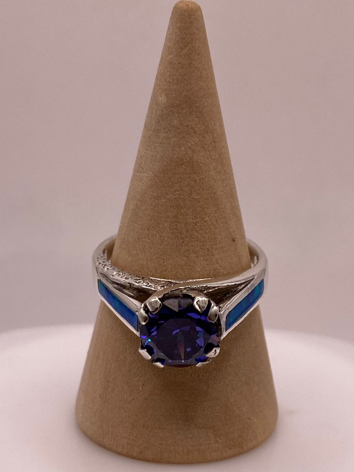 Anillo Contemporáneo con Ópalo de Fuego y Zirconia Azul en Plata .950