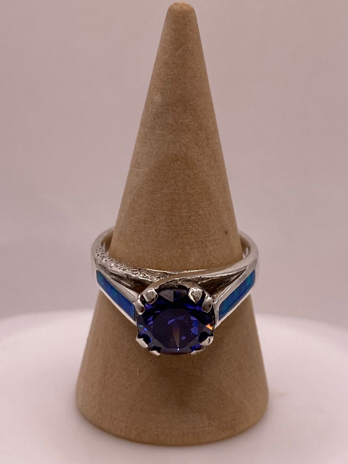 Anillo Contemporáneo con Ópalo de Fuego y Zirconia Azul en Plata .950