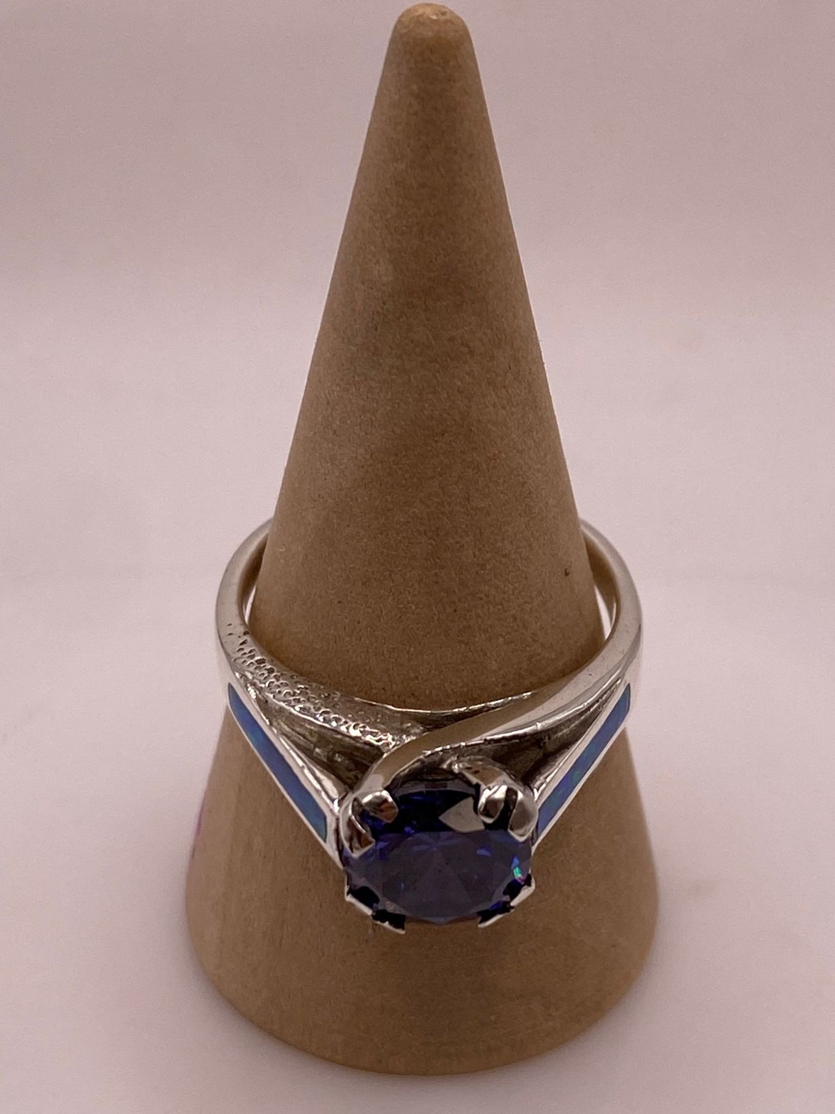 Anillo Contemporáneo con Ópalo de Fuego y Zirconia Azul en Plata .950