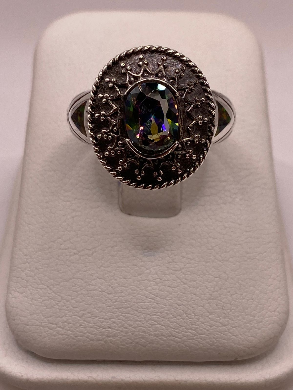 Anillo Contemporáneo Geométrico con Ópalo de Fuego, Zirconia y Marquesita en Plata .950