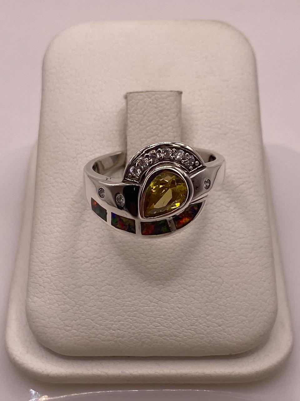 Anillo Contemporáneo con Ópalo de Fuego y Zirconia en Plata .925