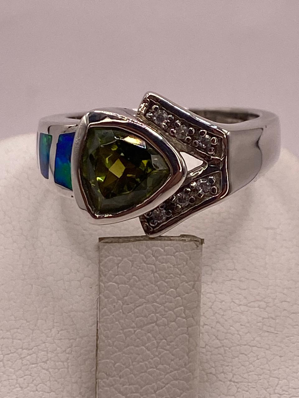 Anillo Contemporáneo con Ópalo de Fuego y Zirconia en Plata .925
