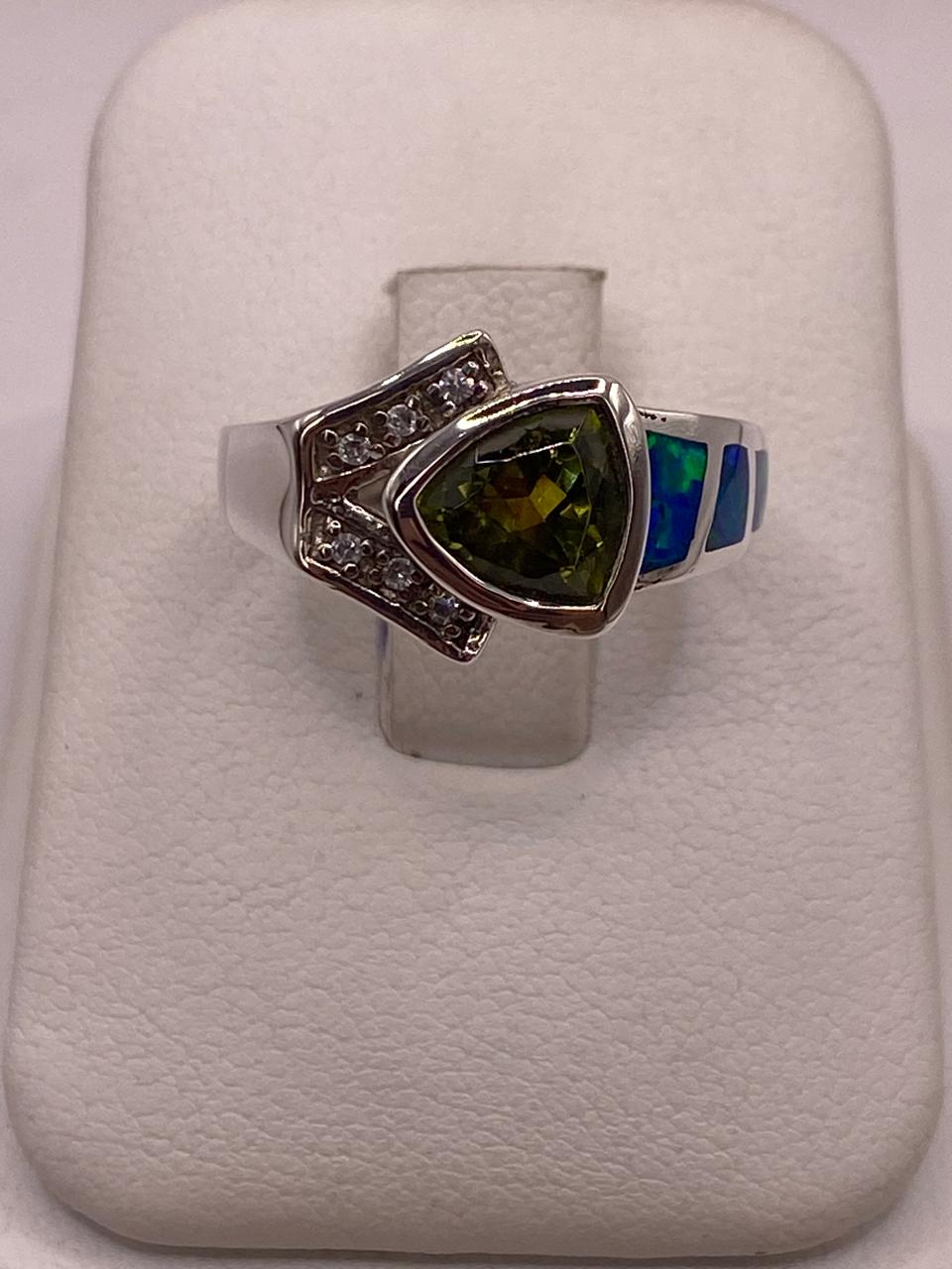 Anillo Contemporáneo con Ópalo de Fuego y Zirconia en Plata .925