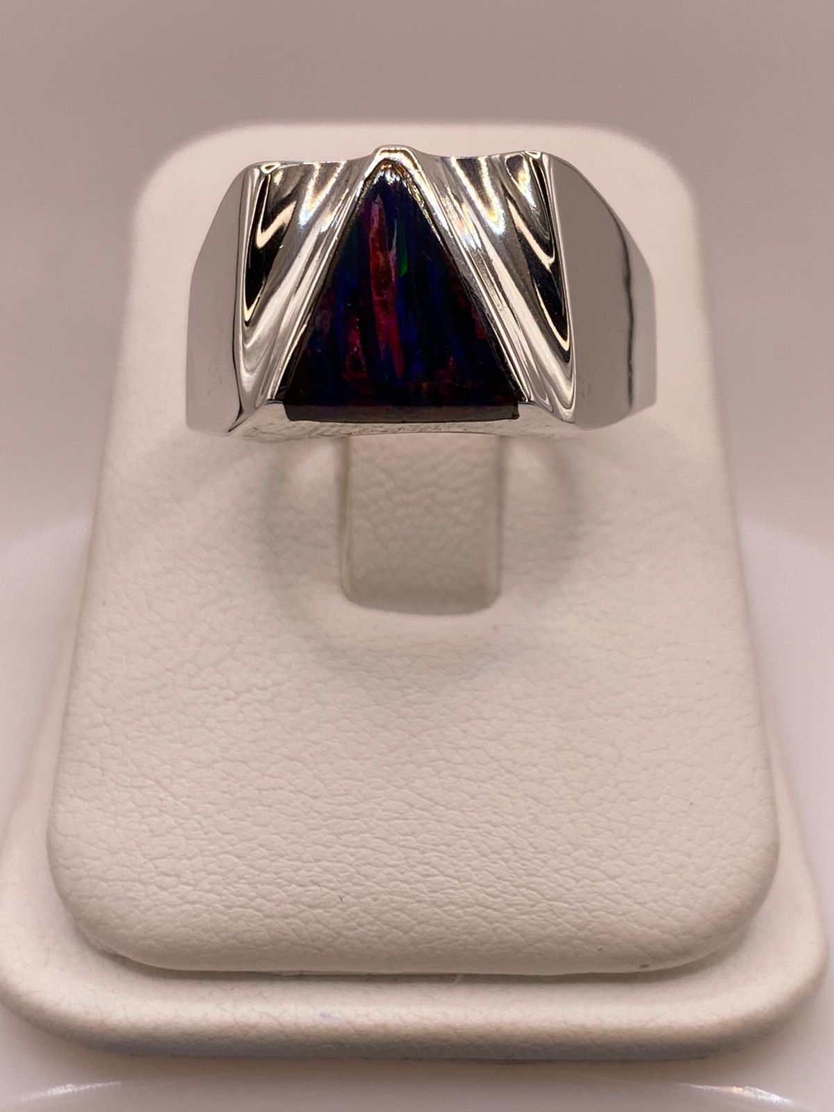 Anillo Contemporáneo en Plata Ley 950 con Ópalo de Fuego