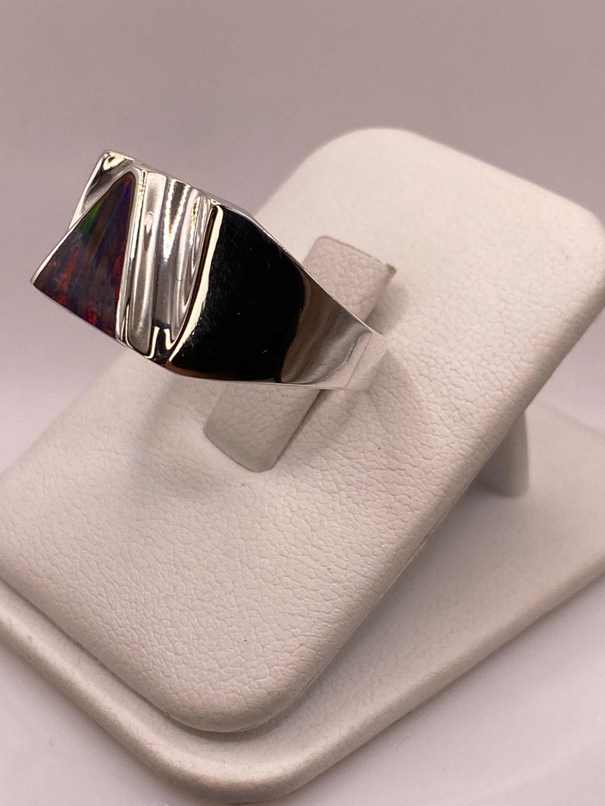 Anillo Contemporáneo en Plata Ley 950 con Ópalo de Fuego