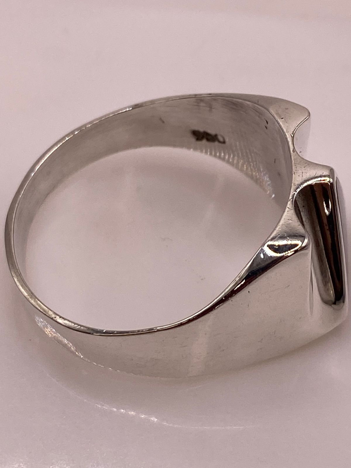 Anillo Contemporáneo en Plata Ley 950 con Ópalo de Fuego