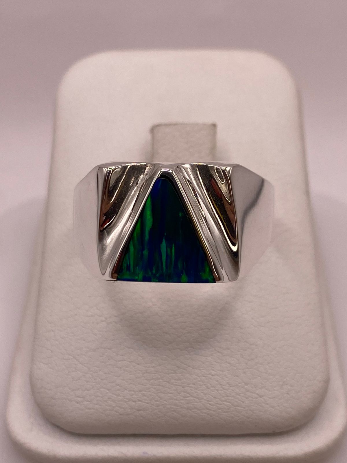 Anillo Contemporáneo Plata Ley 950 con Ópalo de Fuego