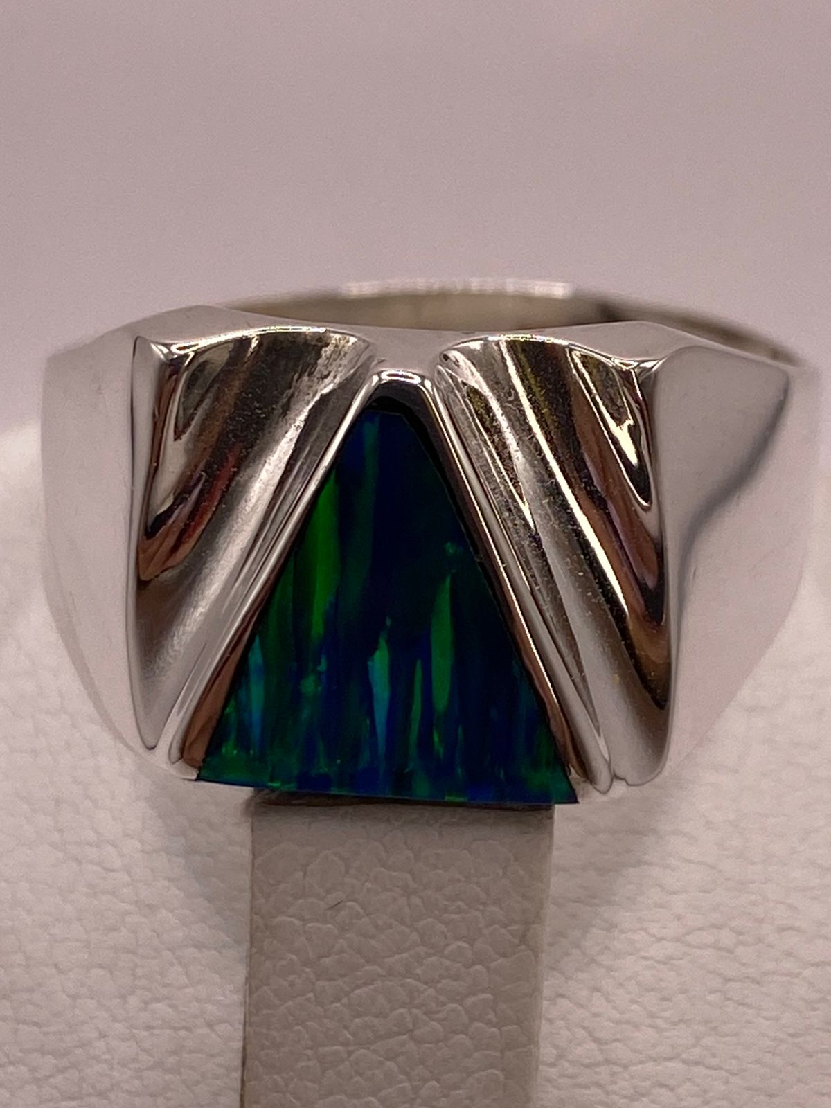 Anillo Contemporáneo Plata Ley 950 con Ópalo de Fuego