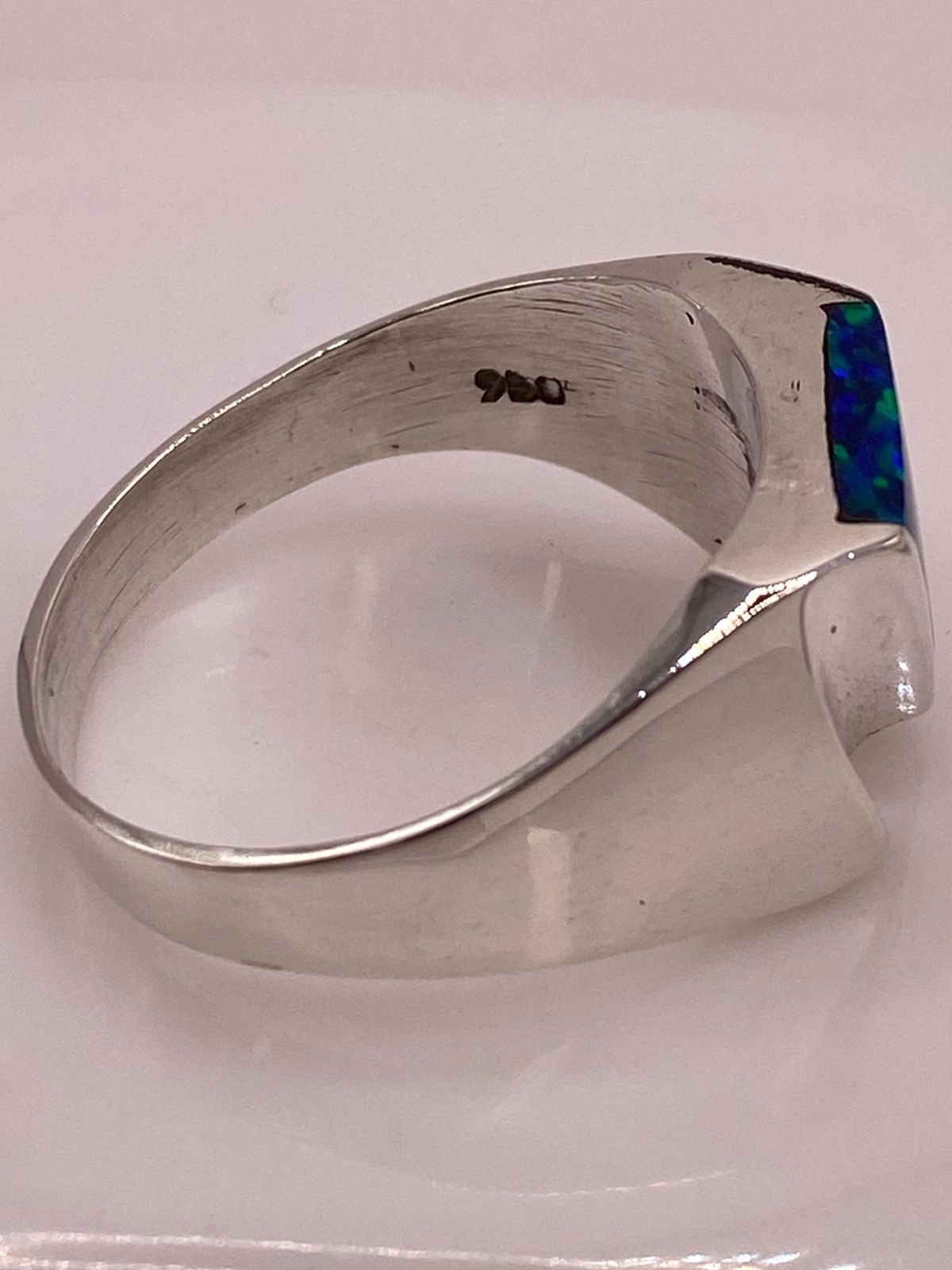 Anillo Contemporáneo Plata Ley 950 con Ópalo de Fuego