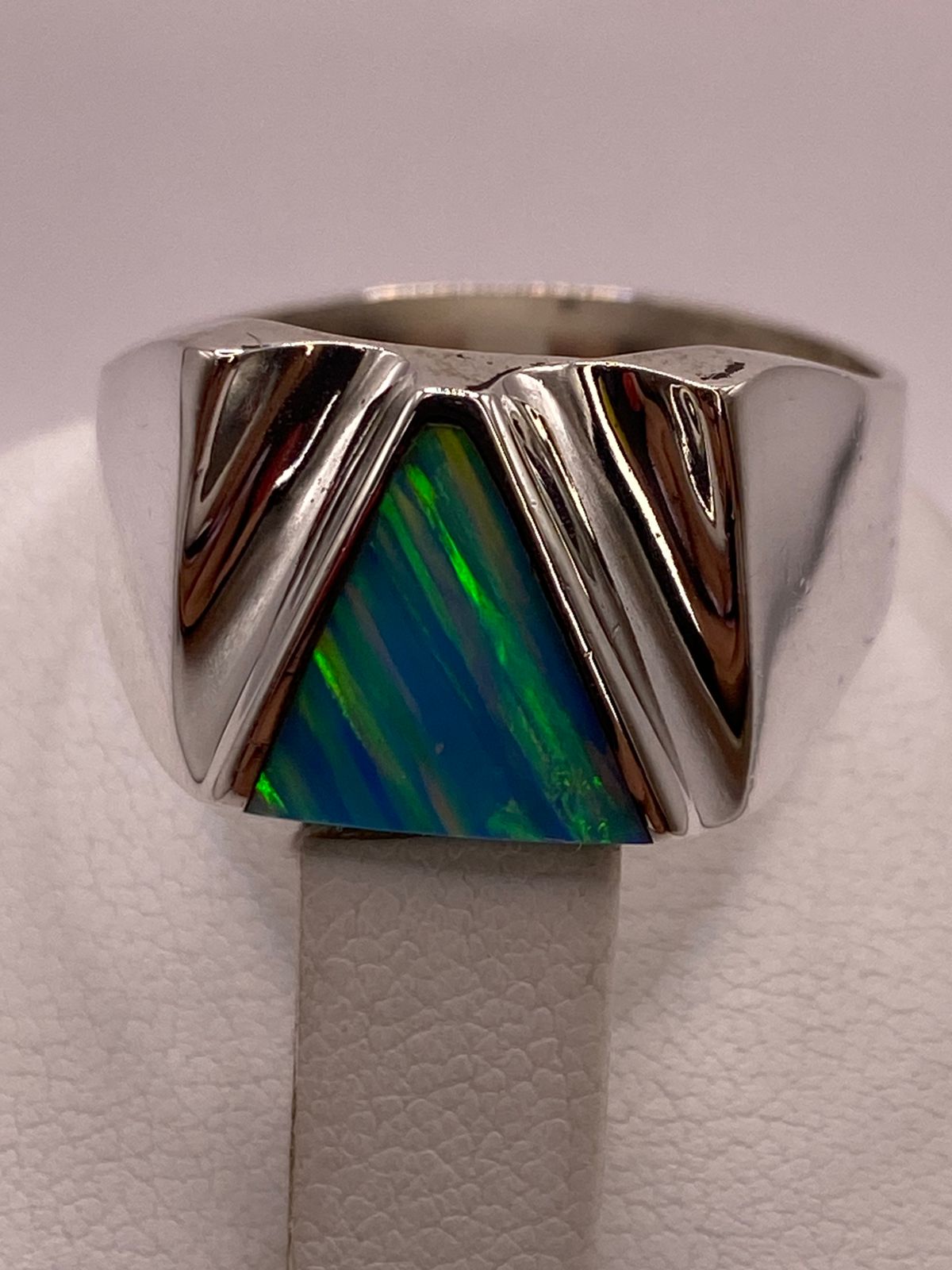 Anillo Contemporáneo Plata Ley 950 con Ópalo de Fuego Azul‑verde