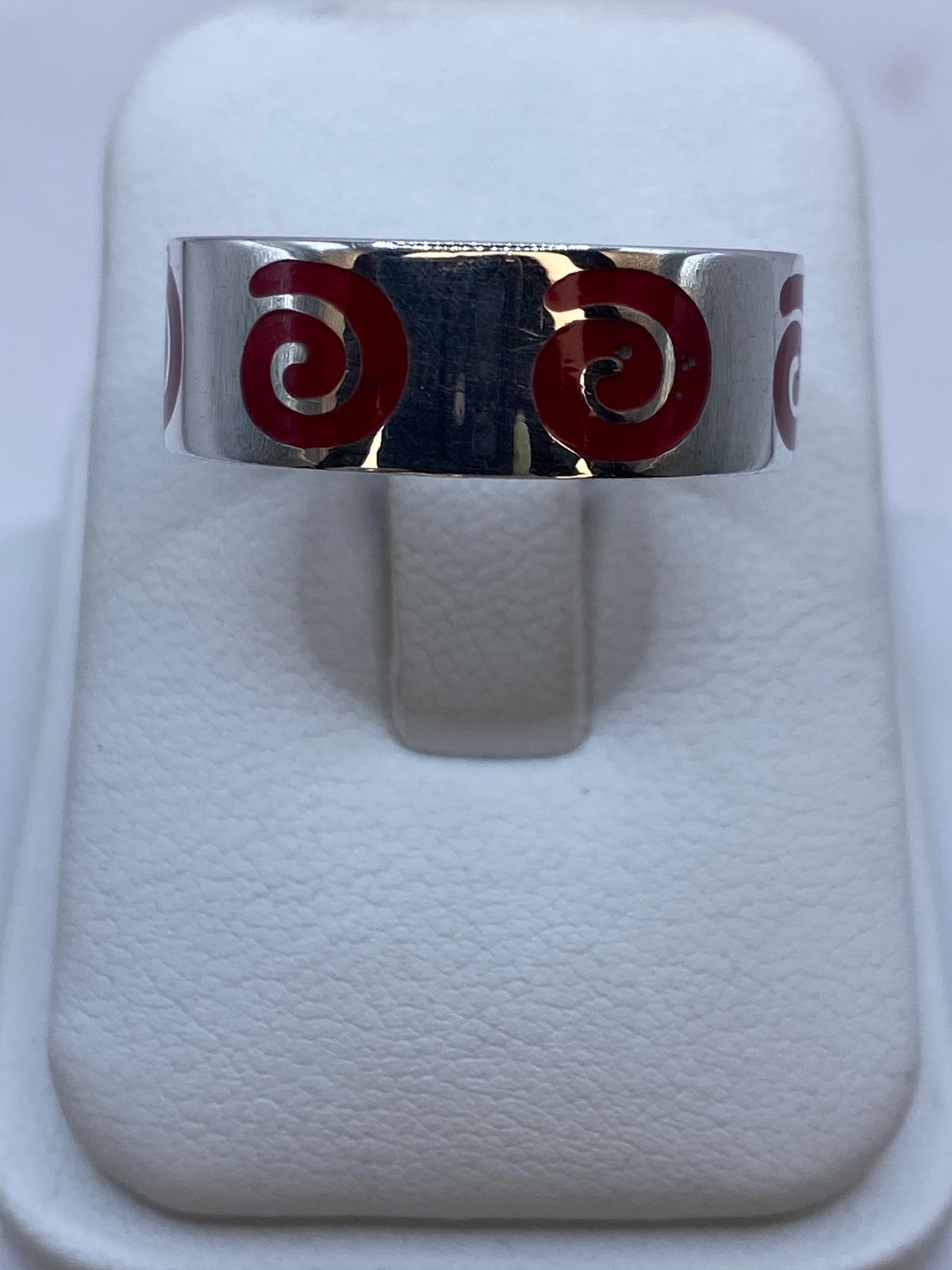 Anillo de Coral Rojo con Espirales en Plata .925