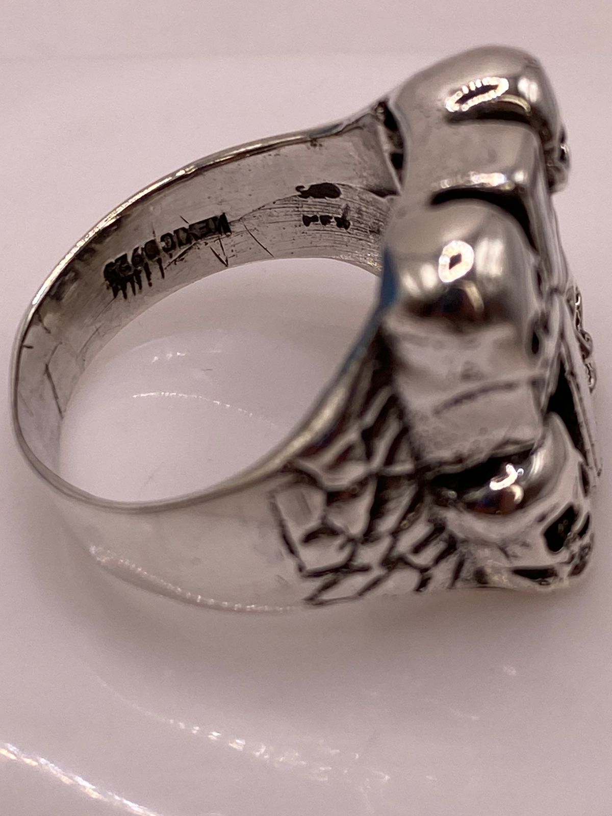 Anillo de Cruz con Calaveras en Plata .925