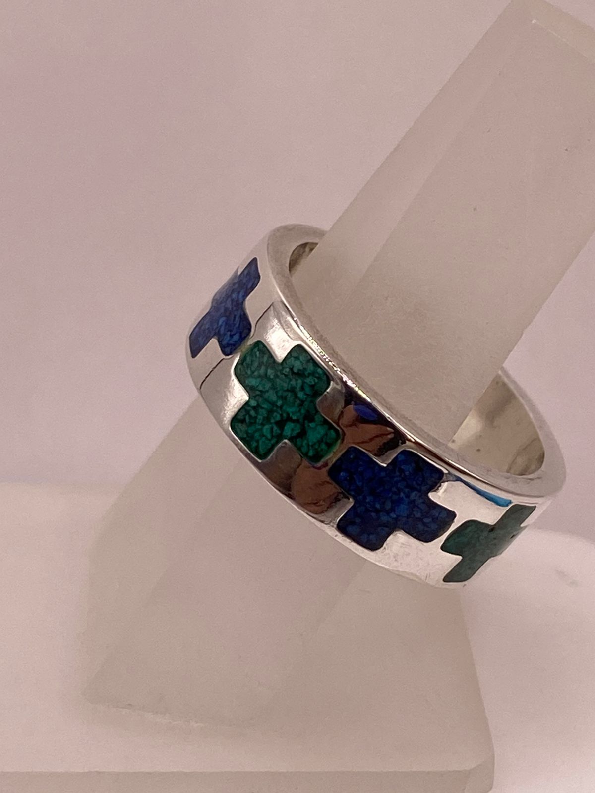 Anillo Cruz Geométrica de Plata .925 con Incrustaciones de Piedra