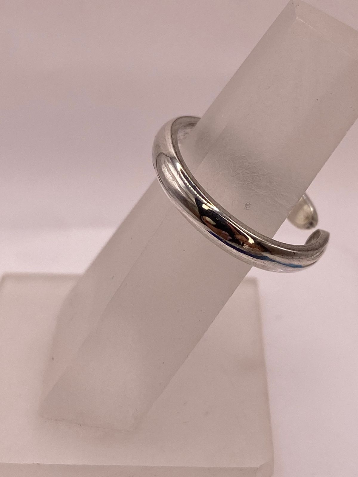 Anillo Delgado Liso de Plata Ley .925