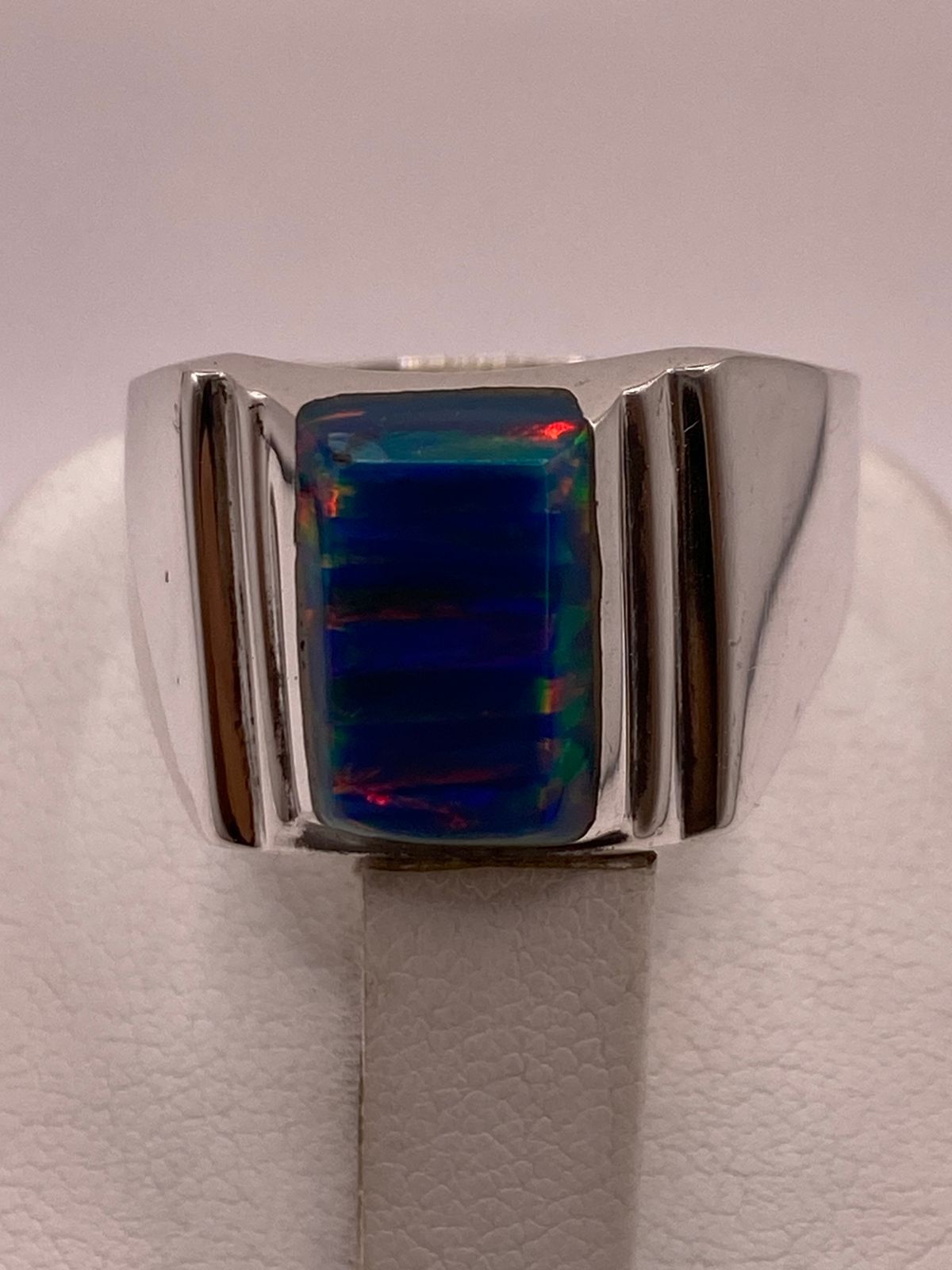 Anillo Diseño Contemporáneo Plata Ley 925 con Incrustación Vertical de Ópalo de Fuego