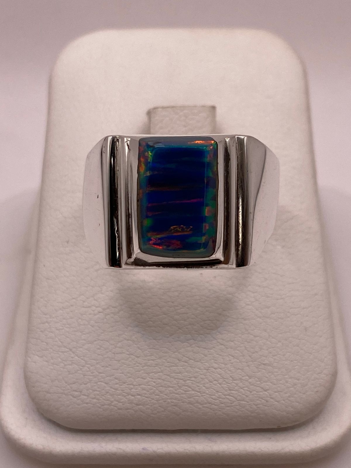 Anillo Diseño Contemporáneo Plata Ley 925 con Incrustación Vertical de Ópalo de Fuego