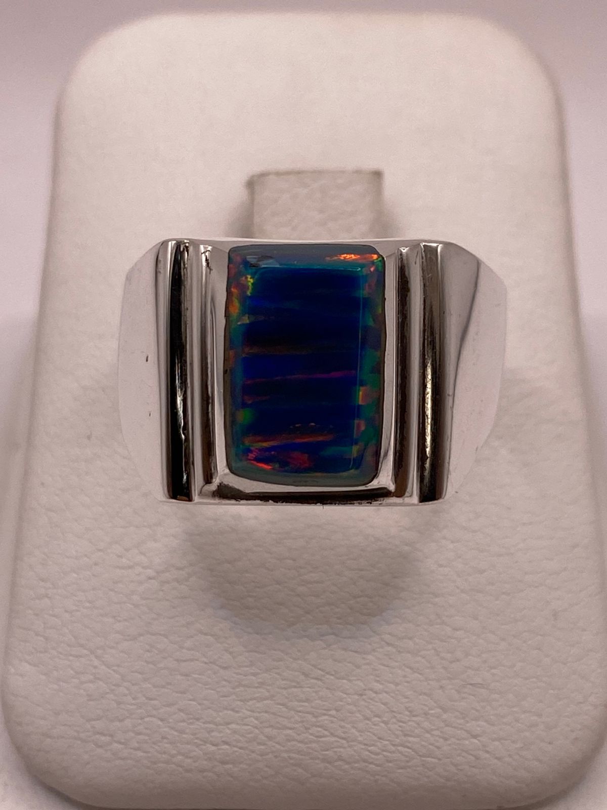 Anillo Diseño Contemporáneo Plata Ley 925 con Incrustación Vertical de Ópalo de Fuego