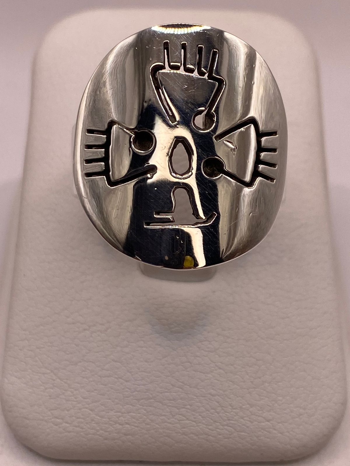 Anillo con Diseño de Cruz en Plata .925