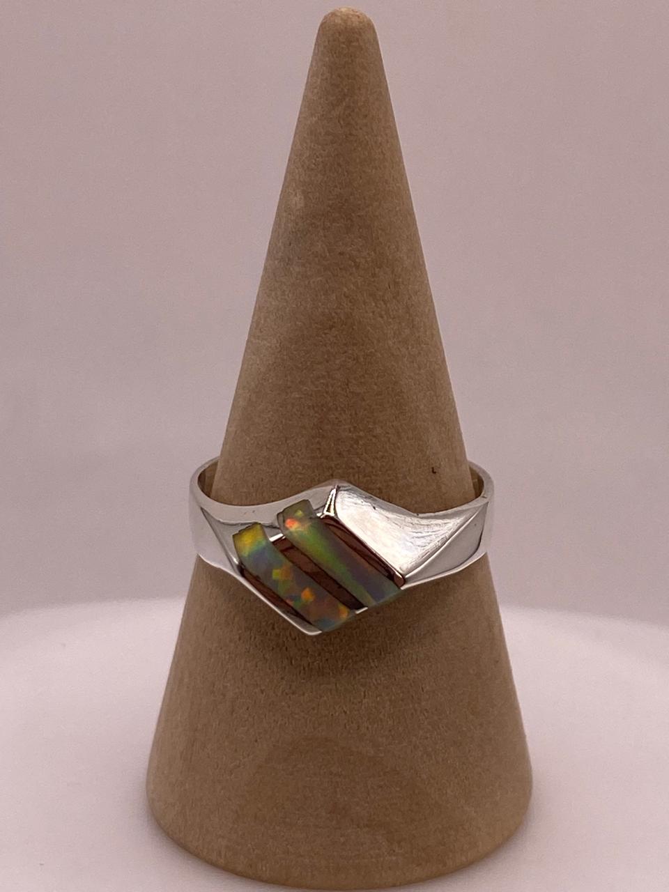 Anillo Doble Línea con Ópalo de Fuego Tornasol en Plata .925