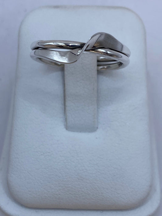 Anillo Doble Banda Entrelazada en Plata .925, vista frontal