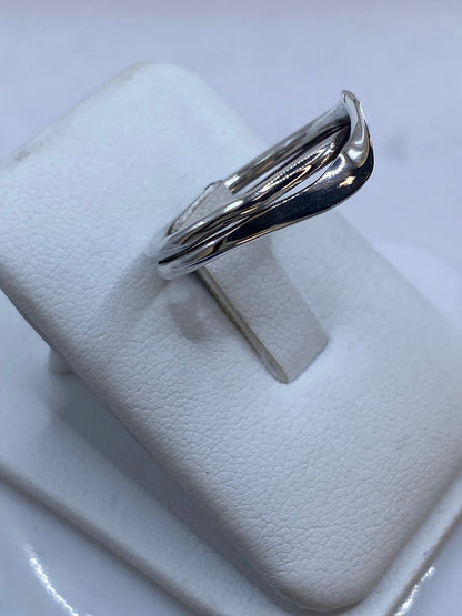 Anillo Doble Banda Entrelazada en Plata .925, vista de detalle