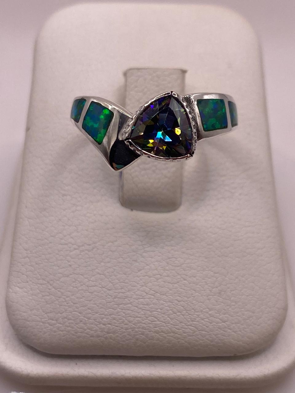 Anillo Elegante Curvo de Plata 950 con Ópalo de Fuego y Zirconia