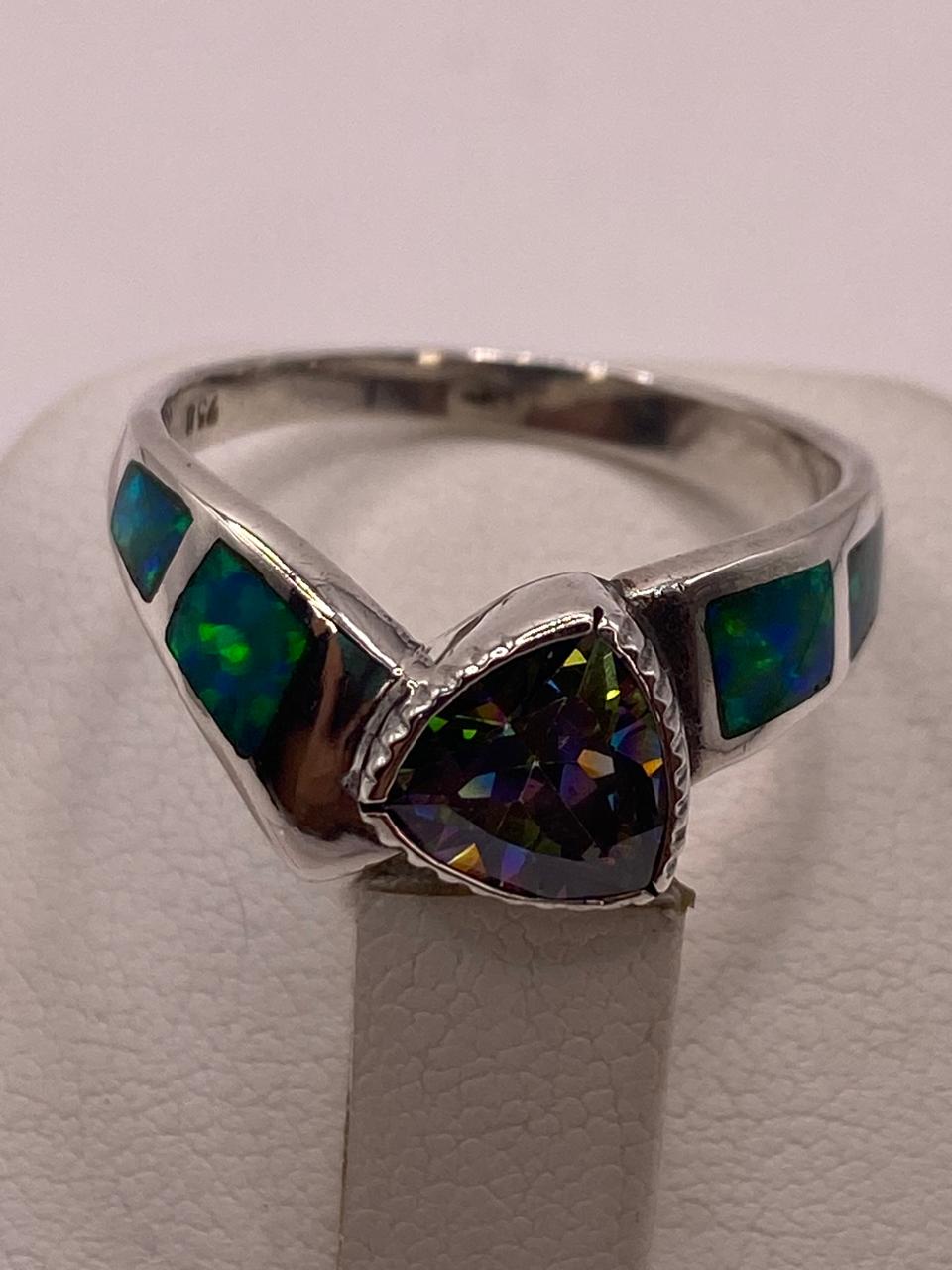 Anillo Elegante Curvo de Plata 950 con Ópalo de Fuego y Zirconia
