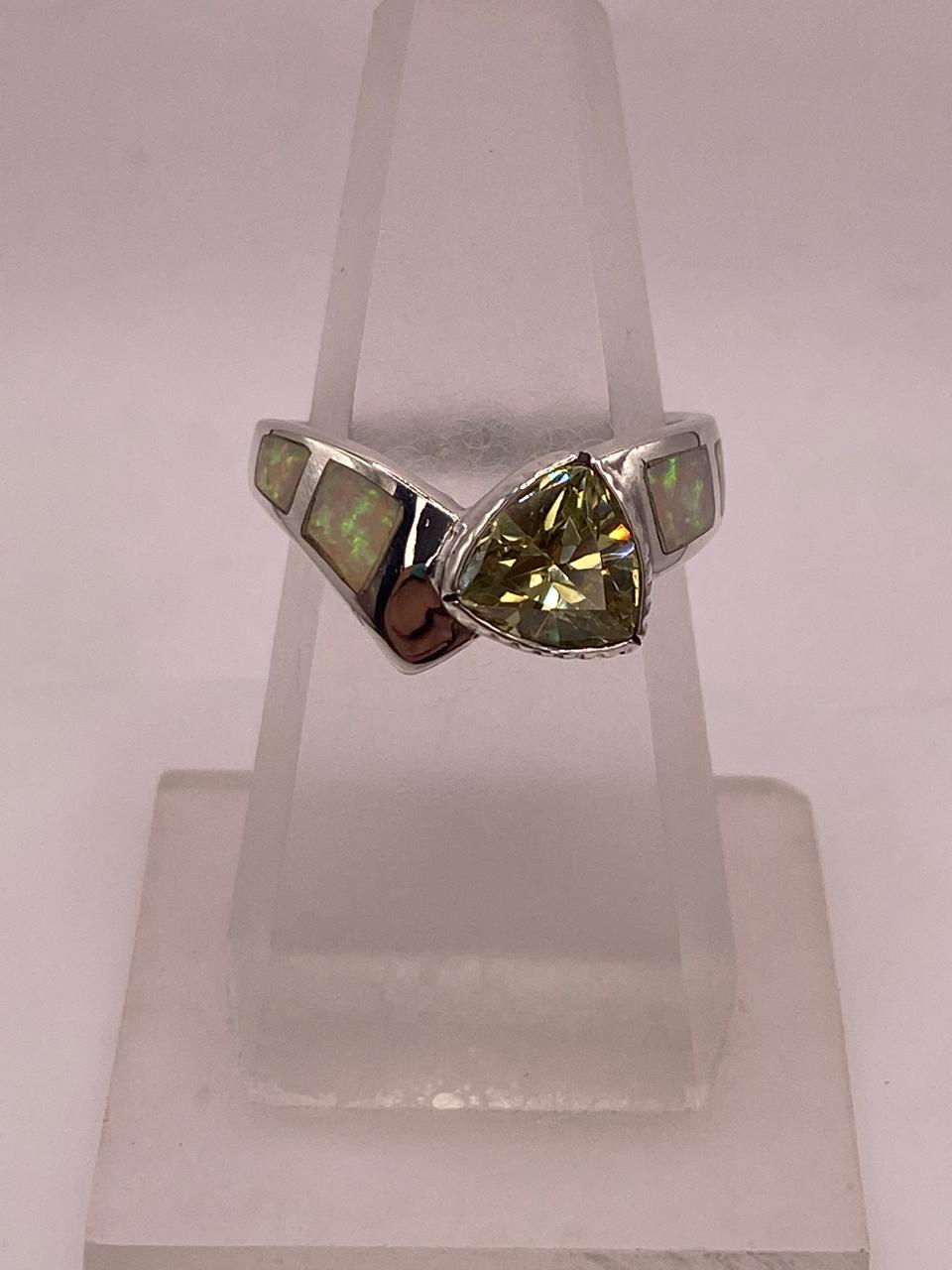 Anillo Elegante Curvo de Plata 950 con Ópalo de Fuego y Zirconia