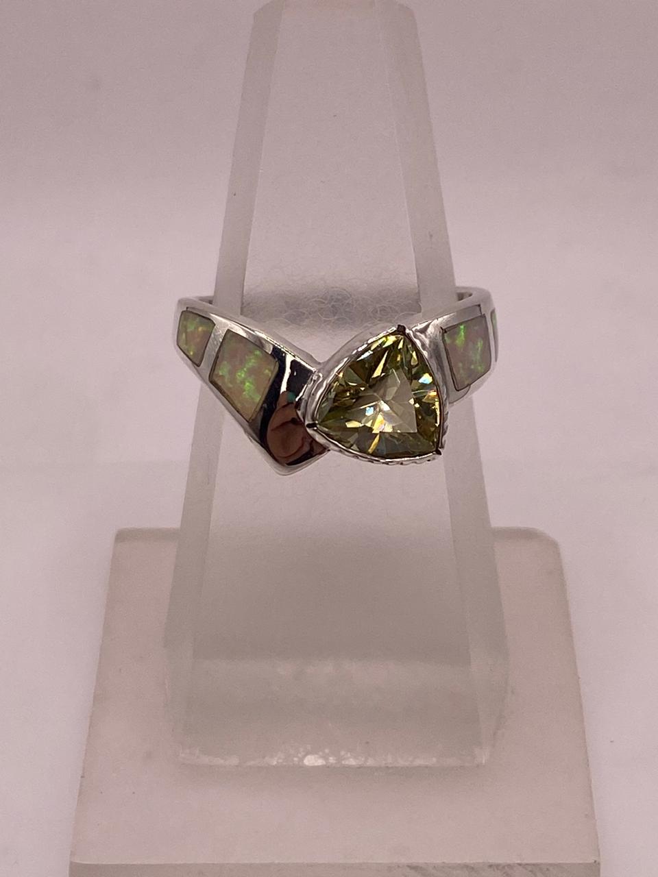 Anillo Elegante Curvo de Plata 950 con Ópalo de Fuego y Zirconia
