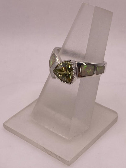 Anillo Elegante Curvo de Plata 950 con Ópalo de Fuego y Zirconia