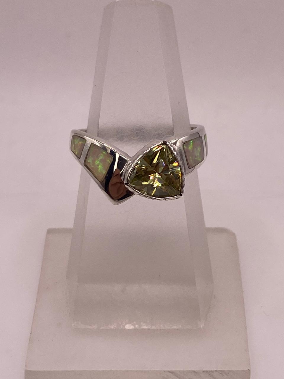 Anillo Elegante Curvo de Plata 950 con Ópalo de Fuego y Zirconia
