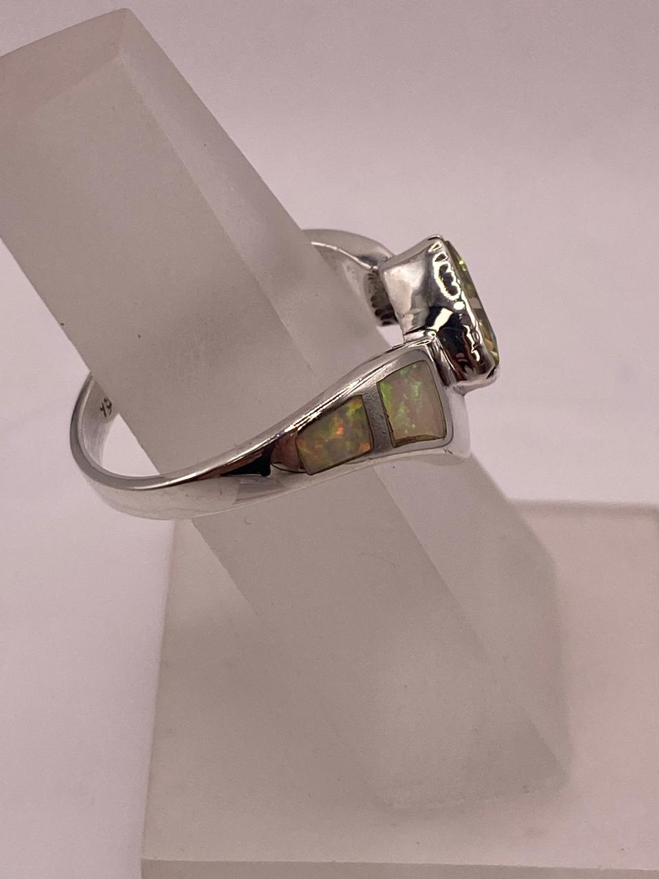 Anillo Elegante Curvo de Plata 950 con Ópalo de Fuego y Zirconia