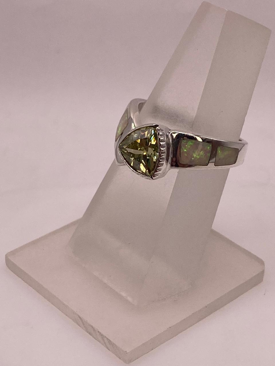 Anillo Elegante Curvo de Plata 950 con Ópalo de Fuego y Zirconia