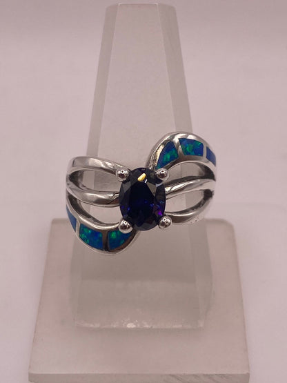 💍✨ Anillo Elegante Curvo de Plata 950 con Ópalo de Fuego y Zirconia — ángulo diagonal