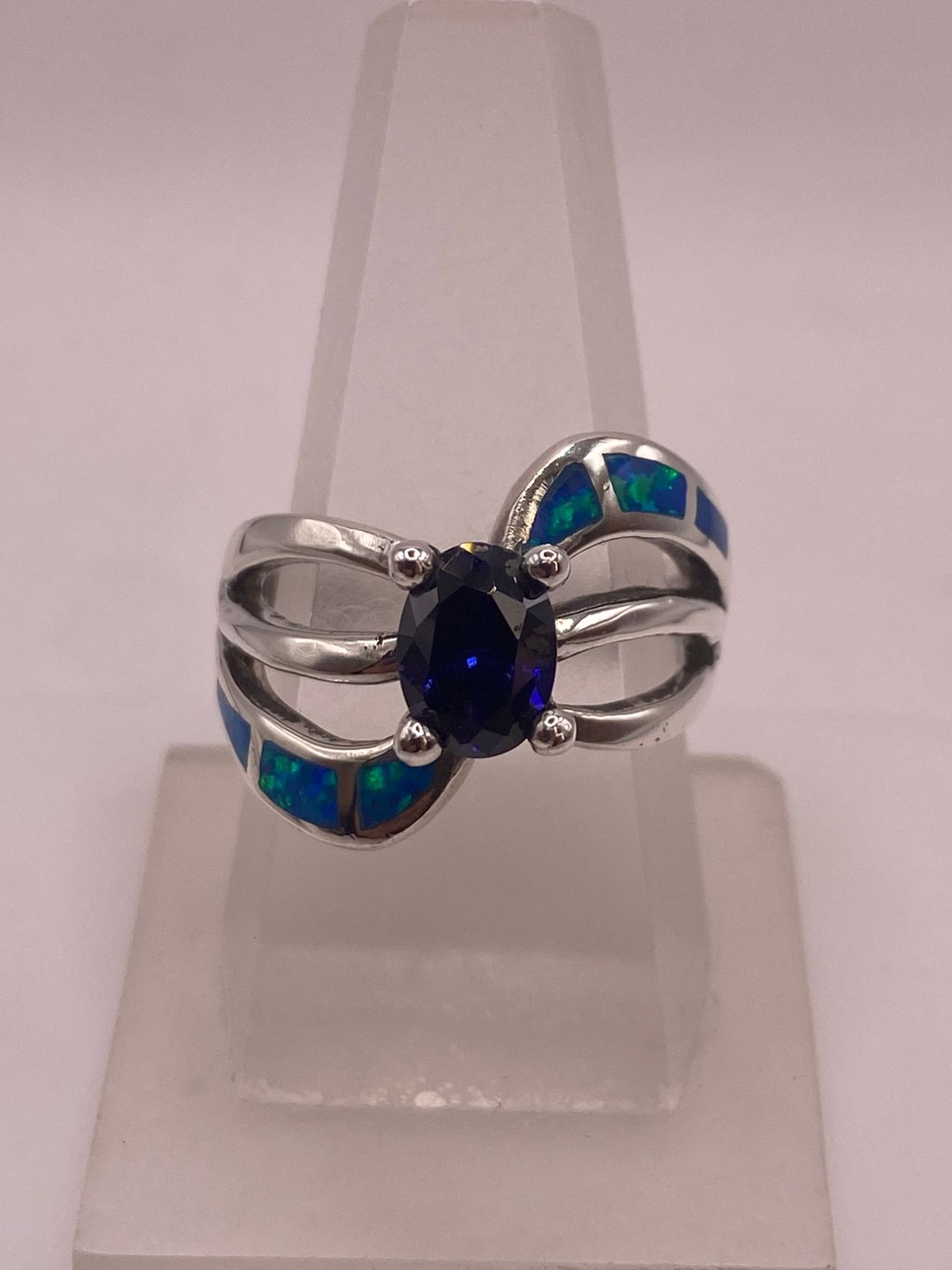 Anillo Elegante Curvo de Plata 950 con Ópalo de Fuego y Zirconia