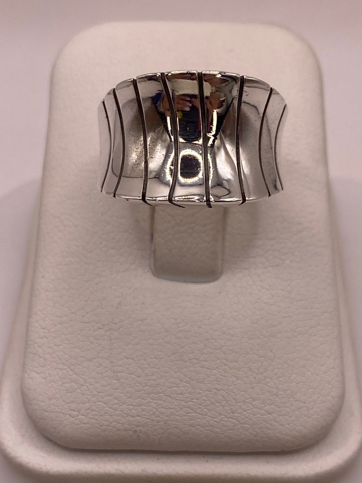 Anillo Escultural Ondulado en Plata .925