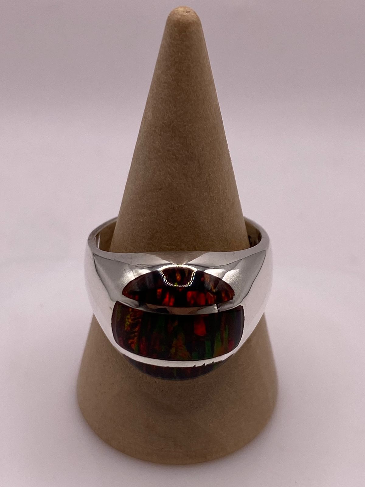 Anillo Escultural con Ópalo de Fuego Multicolor en Plata .950
