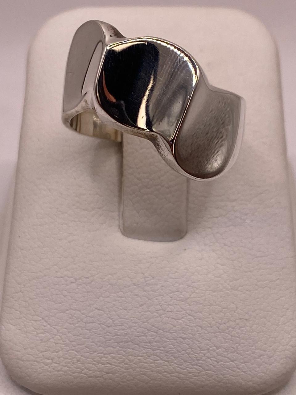 Anillo Escultural Orgánico en Plata .925