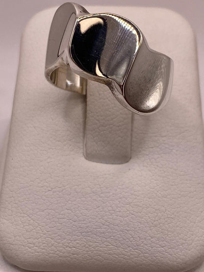 Anillo Escultural Orgánico en Plata .925, vista superior